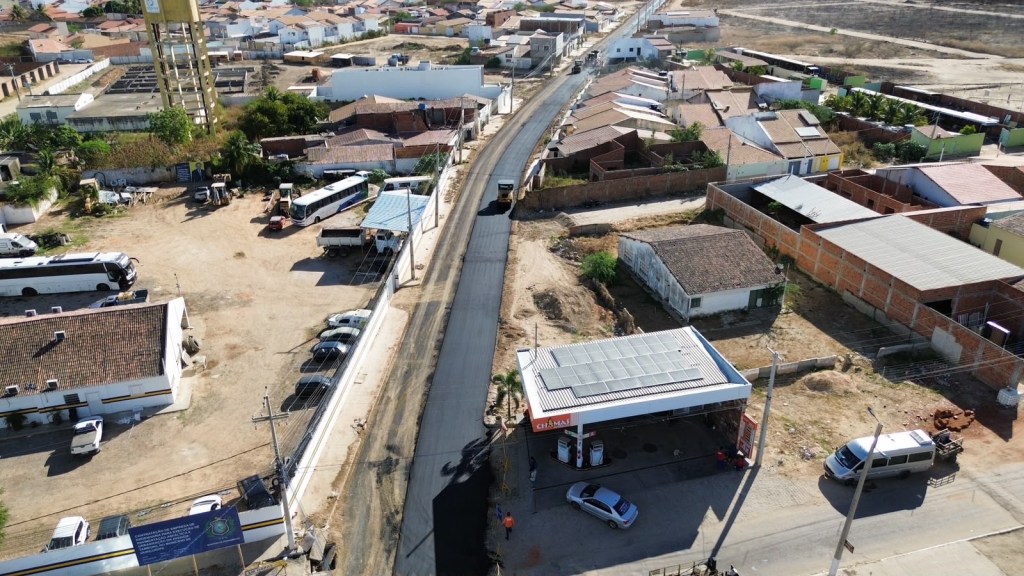 Começa pavimentação da Avenida Chico Coelho; prefeito de Ouricuri destaca empenho de Raquel Lyra para tirar obra do papel - FalaPE FalaPE